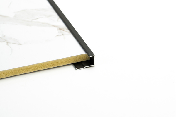 Profil aluminiowy - mocowanie paneli WPC o gr. 5 mm - startowy - 5504 - czarny