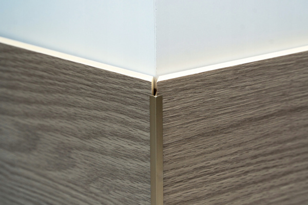 Profil aluminiowy - mocowanie paneli WPC o gr. 8 mm - narożnik zewnętrzny - A101 - złoty brąz