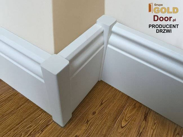 Narożnik do listwy przypodłogowej. Wysokość 10,5 cm