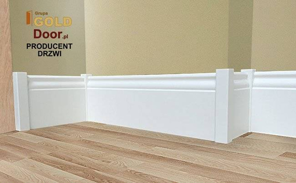 Narożnik do listwy przypodłogowej. Wysokość 10,5 cm