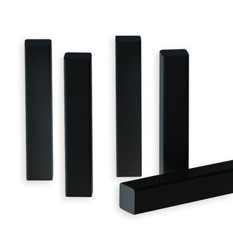 Czarny narożnik do listwy przypodłogowej. Wysokość 10,5 cm